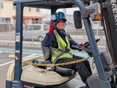 (株)シンクランホールディングス_明石工場荷役ﾁｰﾑ_フォークリフト_36570のアルバイト写真