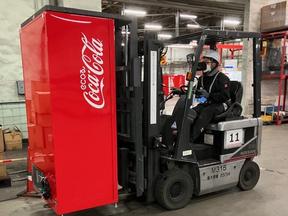 株式会社onEQuest 綾部機材センター(契約社員)フォークリフト(34713)のアルバイト写真
