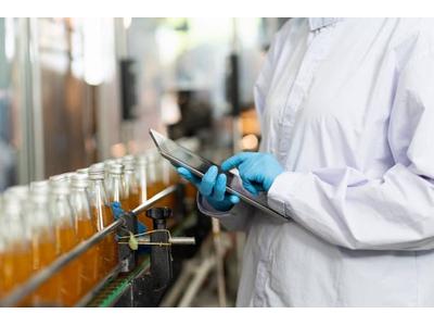 株式会社ティーエムビジョン 食品製造に関わるラベル貼り作業［FJJ］のアルバイト