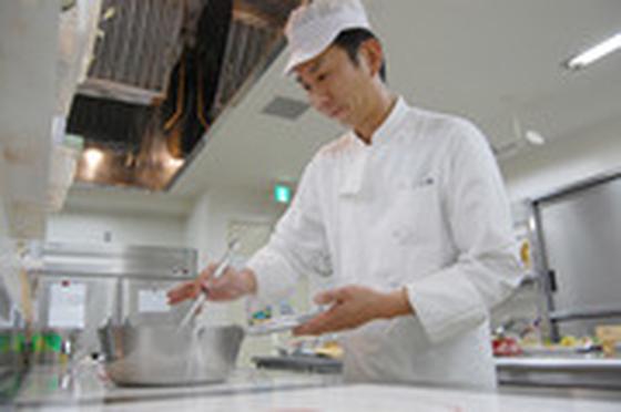 介護付有料老人ホーム ヒルデモア三渓園(調理補助 遅番)のアルバイト写真