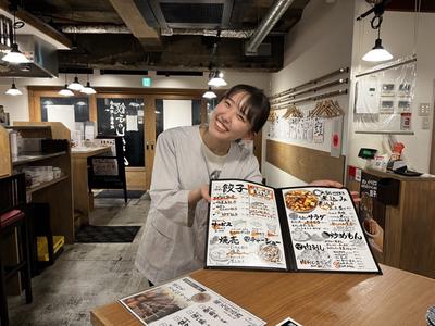 餃子と唐揚げの酒場　しんちゃんアメ村店/ホール・キッチンのアルバイト写真