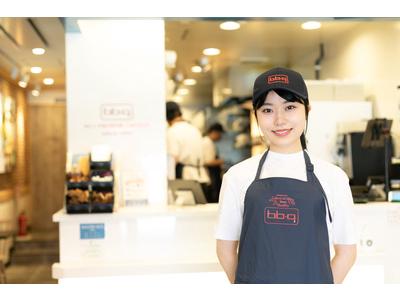 bb.q OLIVE CHICKEN cafe 浜松プラザフレスポ店（オリーブチキンカフェ） カフェホールスタッフ(ＡＰ＿１５７８)のアルバイト