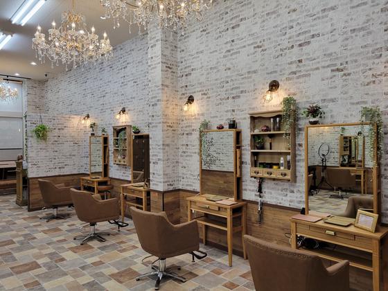 株式会社Y-PROJECT_LATOUR hair with東加古川店（美容師・マツエク）のアルバイト写真