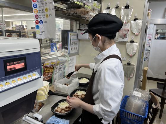 ローソン 調布深大寺北町一丁目店(コンビニエンスストアスタッフ)のアルバイト写真