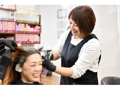 ヘアカラー専門店カラープラス　六地蔵店のアルバイト